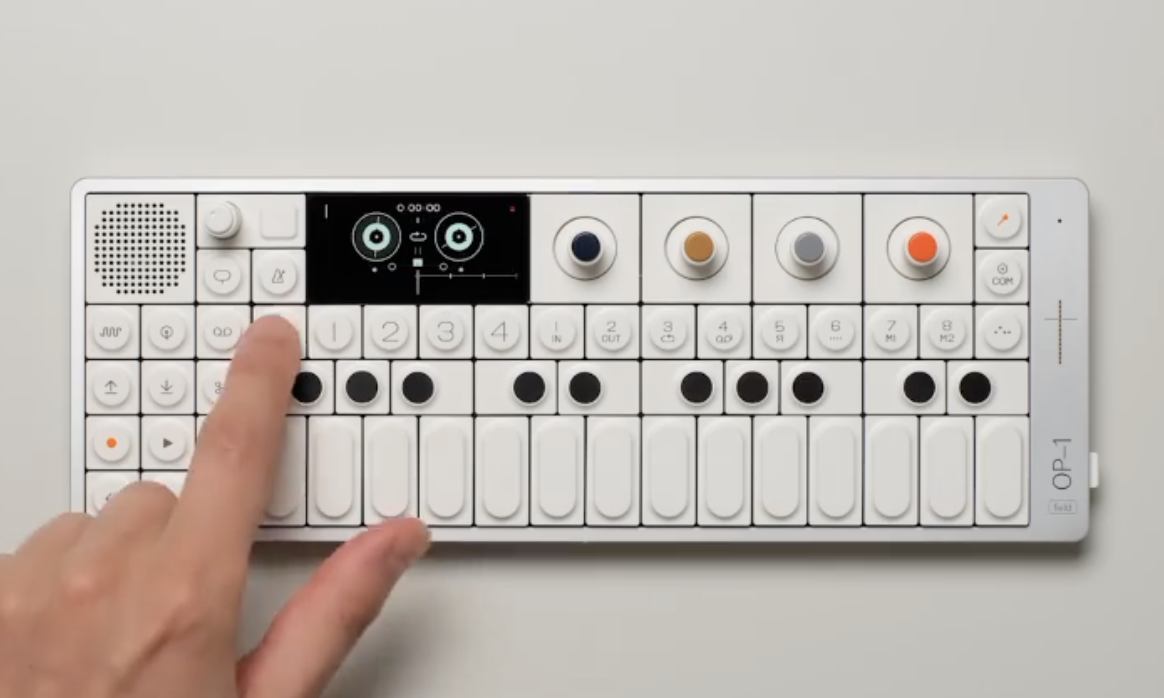 Teenage Engineering 发布新款 OP-1 Field 合成器