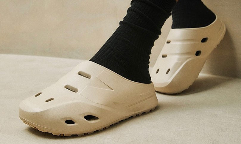 New Balance 推出洞洞拖鞋新品