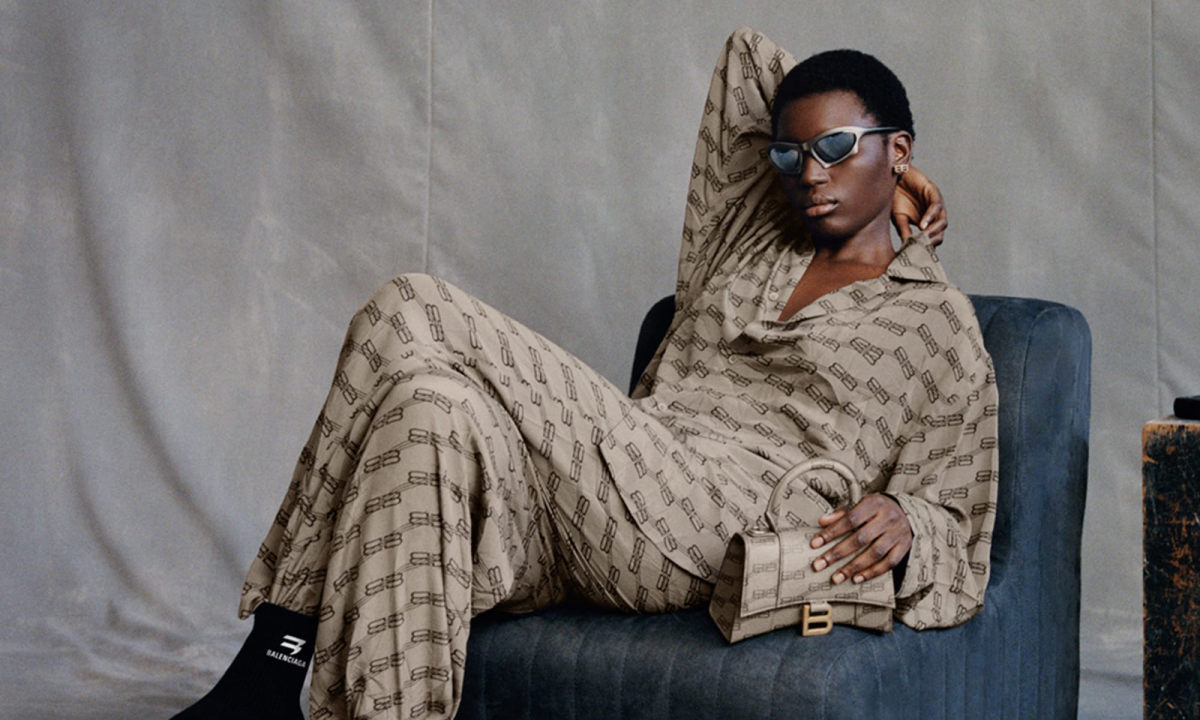 BALENCIAGA 发布全新「BB Monogram」图案