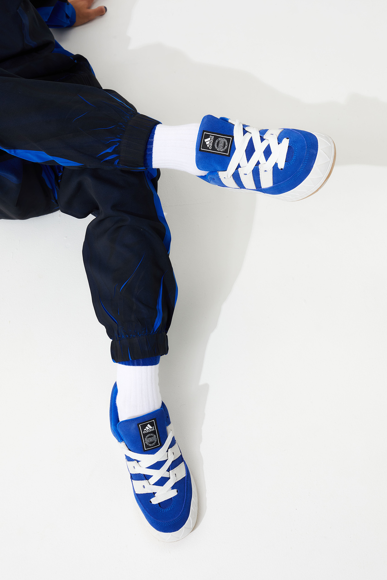 adidas Originals 携手 atmos 推出 ADIMATIC atmos Blue 鞋款 – NOWRE现客