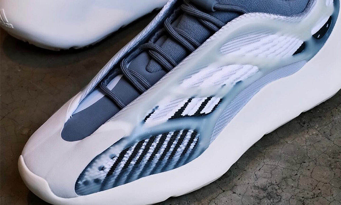 YEEZY 700 V3 全新配色「Fade Salt」近赏