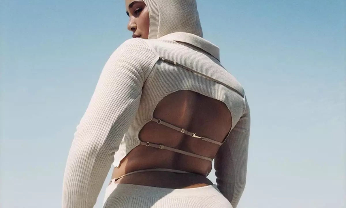 JACQUEMUS x Nike 如何靠氛围感取胜？