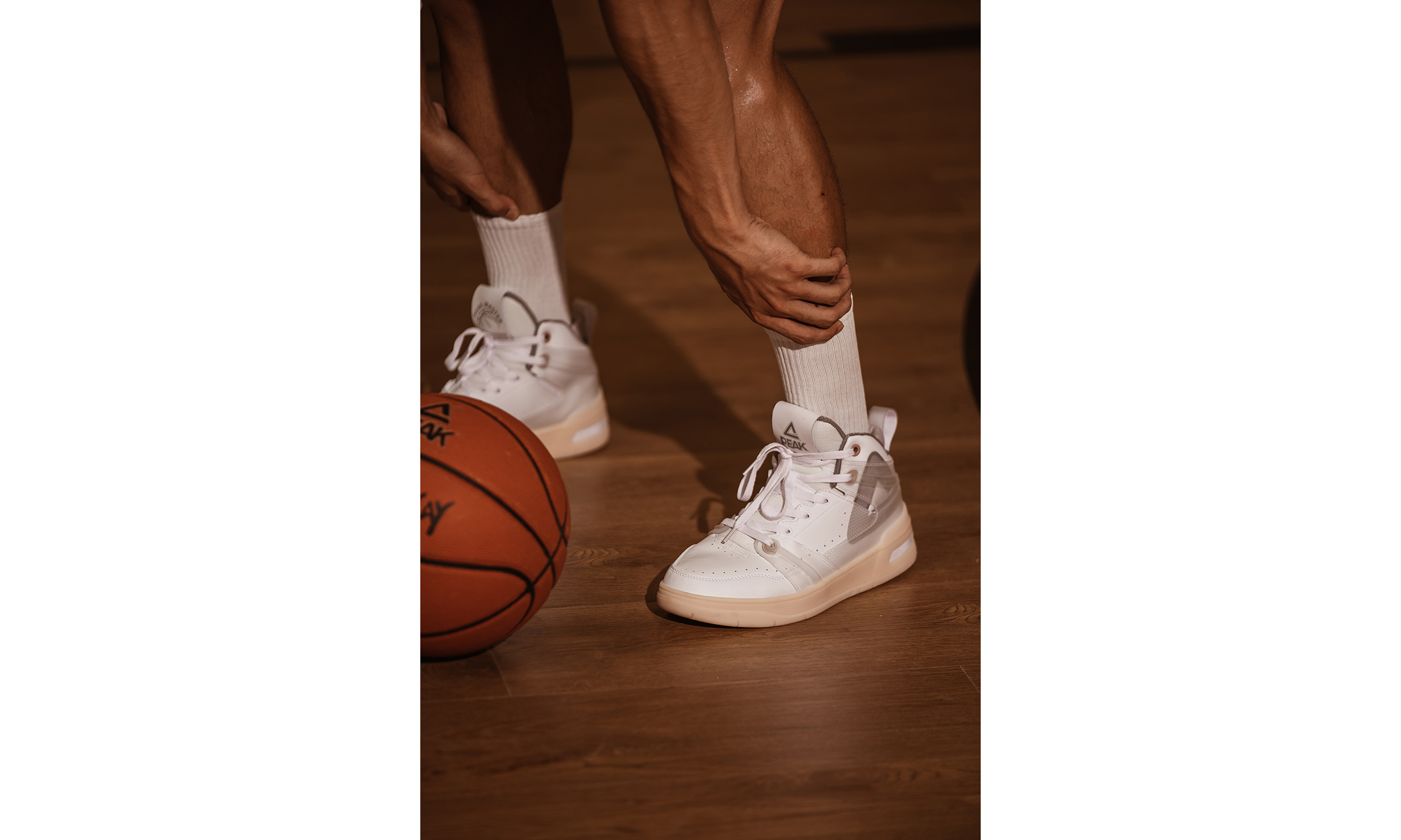 匹克发布态极 910「时代」复古篮球鞋