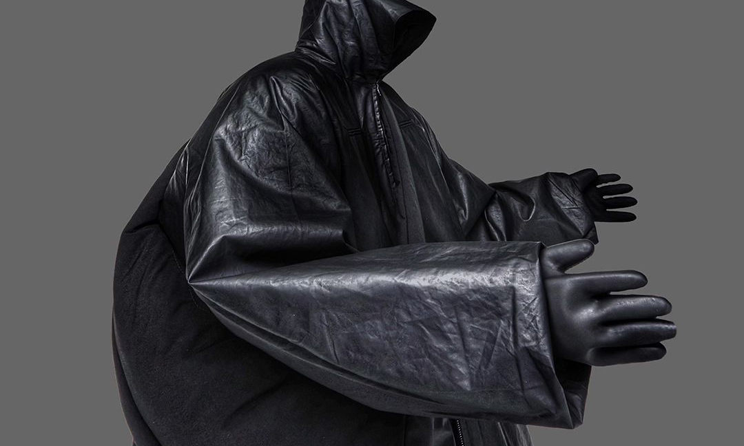 YEEZY GAP ENGINEERED BY BALENCIAGA 释出全新广告大片