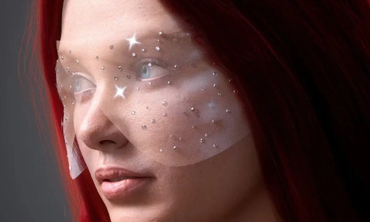 联合 YouTuber 兼歌手 Grace Gaustad,名人化妆师 Jo Baker 推出数字化美妆品牌