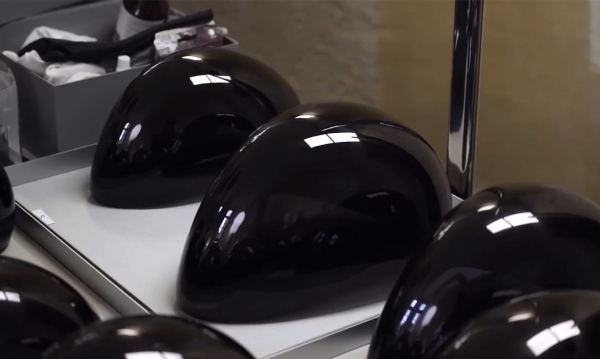 Demna 谈论关于 Mercedes AMG F1 x BALENCIAGA「头盔」