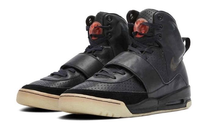 佳士得将不再拍卖 Ye 亲着款 Nike Air Yeezy