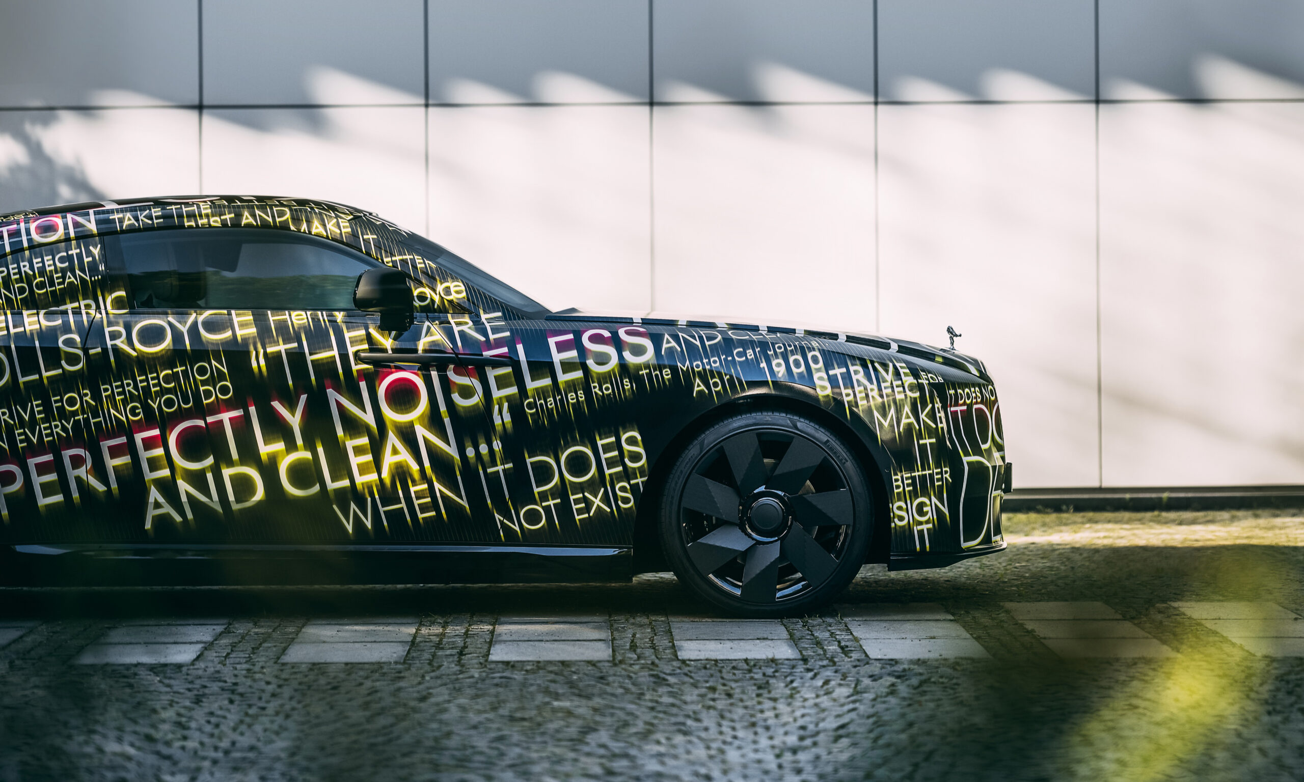 劳斯莱斯首款纯电动车型「SPECTRE」将于 2023 年上市