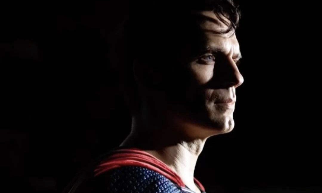 亨利 · 卡维尔将继续饰演 DC 超人角色