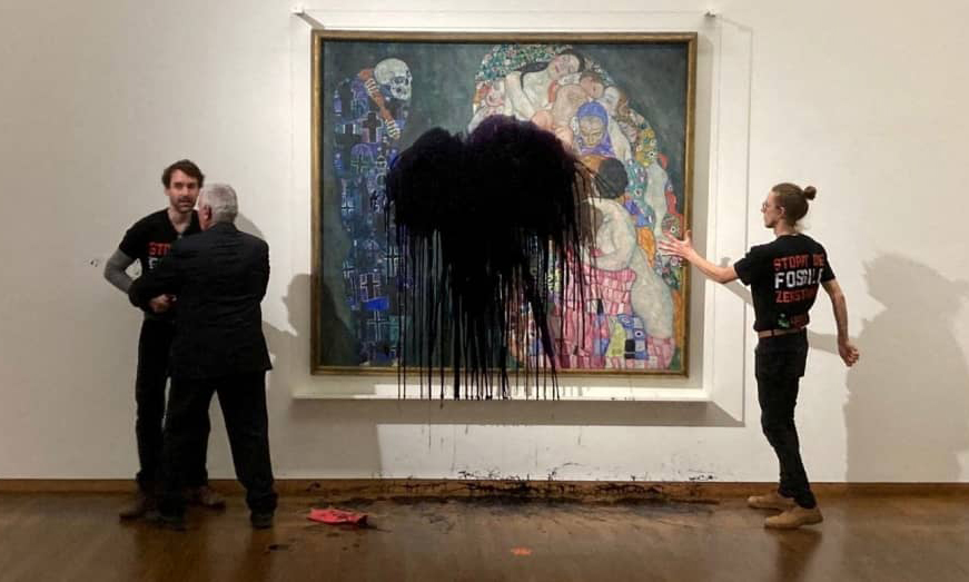 克林姆特的名画《死与生》遭到气候活动家破坏