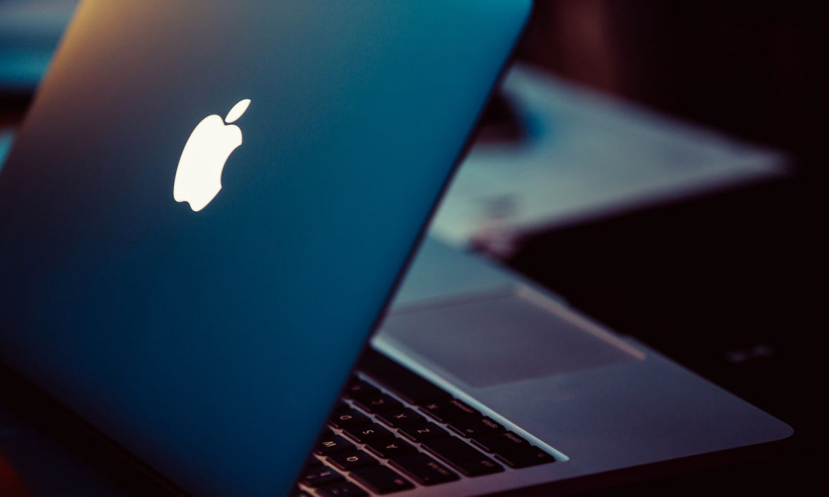 背光 Logo 要回归？苹果正在考虑在 MacBook 重新启用