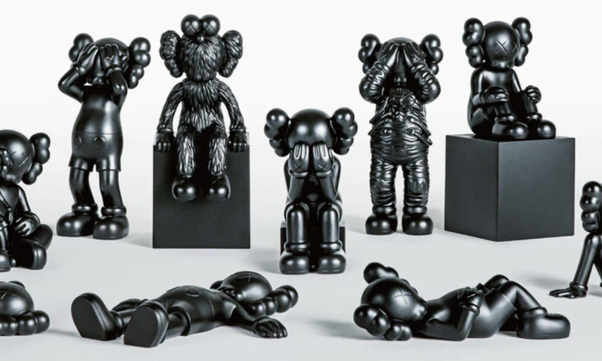 KAWS 黑铜系列质感回归