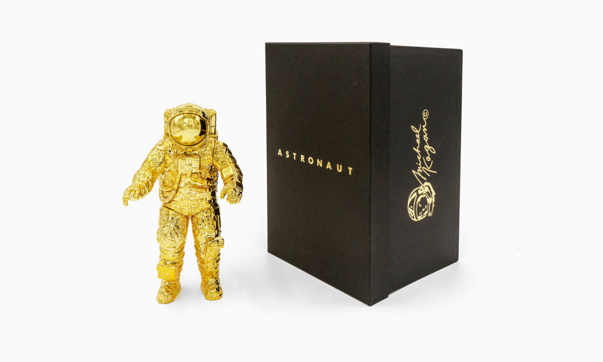 Michael Kagan x Billionaire Boys Club 宇航员雕塑将于 TX 淮海独家首发