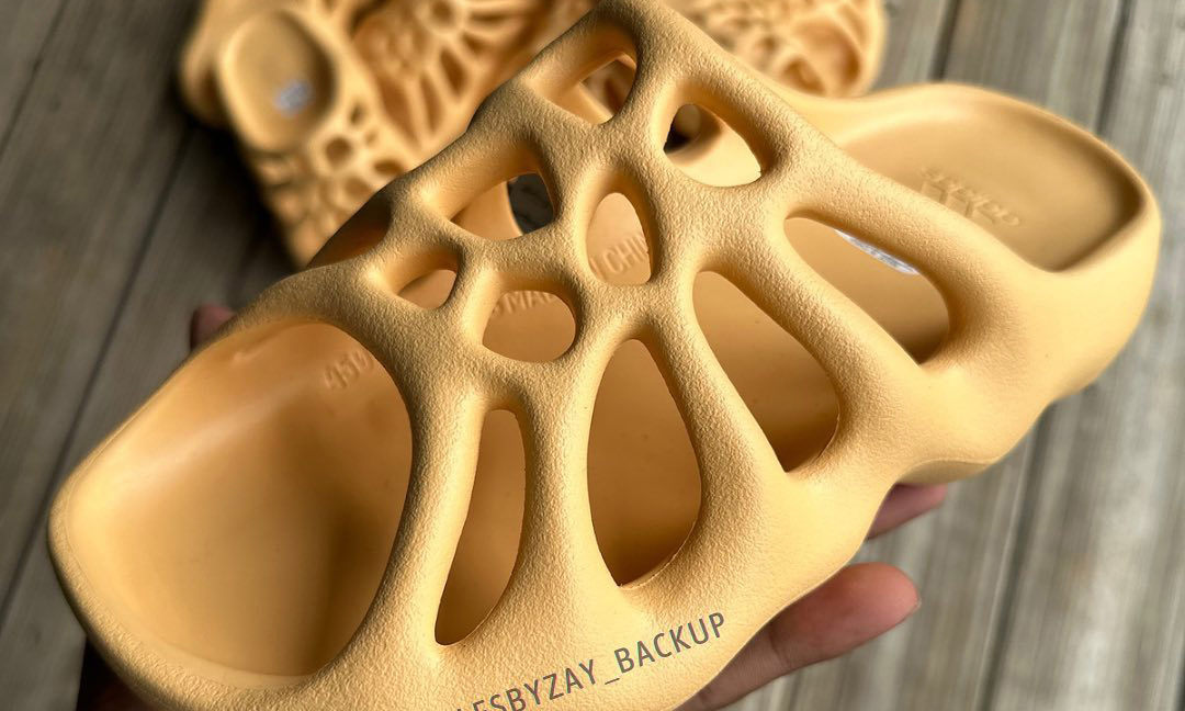 未发售版 adidas Yeezy 450 拖鞋近照曝光