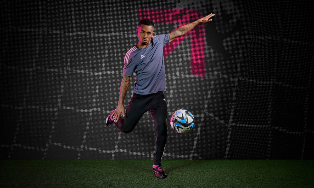 adidas 推出全新 PREDATOR ACCURACY 战靴