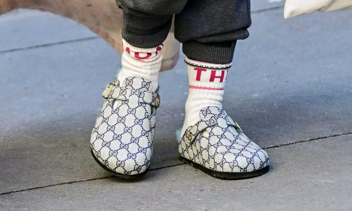 全球卖爆的 BIRKENSTOCK，会继续红遍 2023？