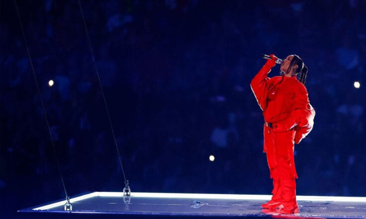 新「带货王」登基?Rihanna 大秀促进 Salomon 鞋款销量