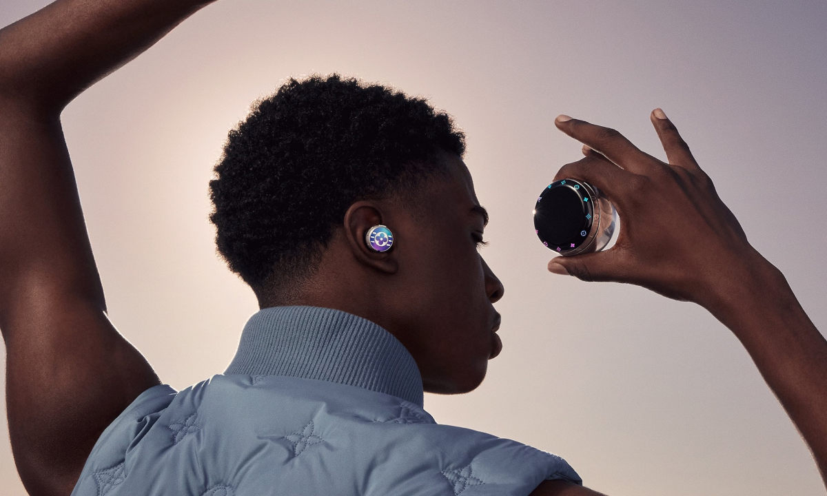 LOUIS VUITTON 第三代无线耳机 HORIZON LIGHT UP 炫彩出新