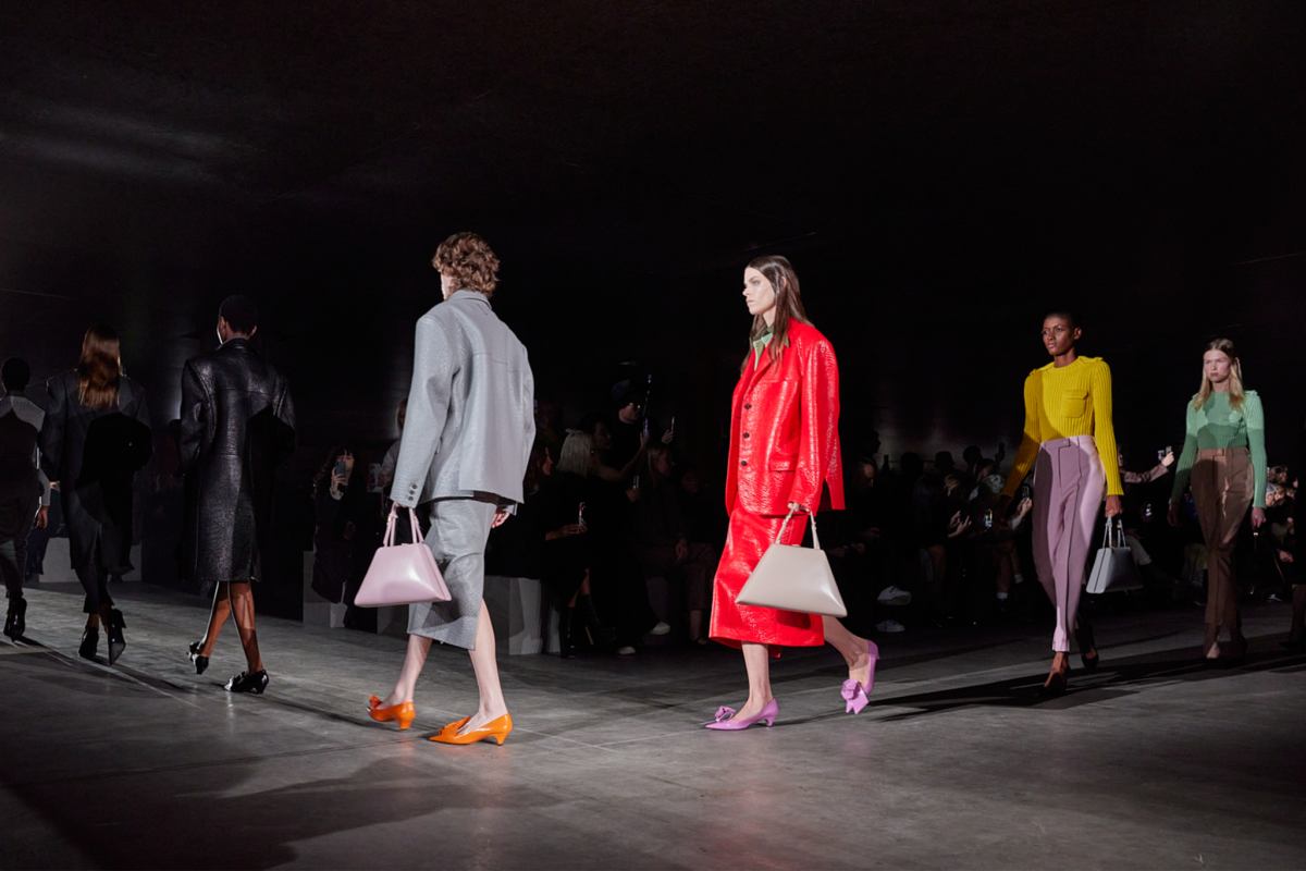 对 PRADA 的评价，怎么总离不开「丑」字？