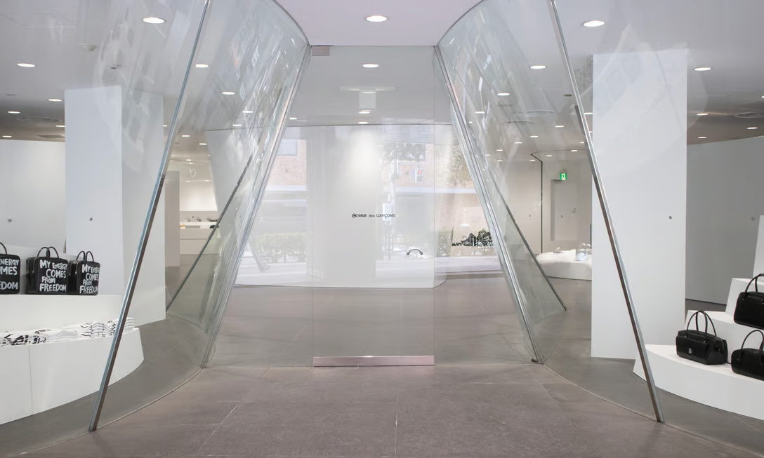 由川久保玲重新设计，COMME des GARÇONS 青山店扩建改造