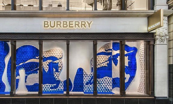 SUB STUDIO 参与 BURBERRY 伦敦门店的橱窗设计