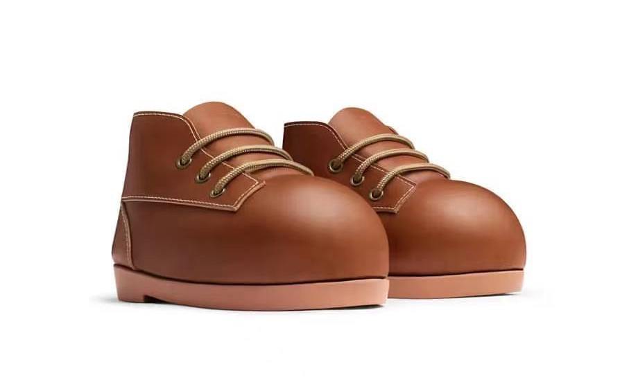 Red Wing 与任天堂合作，手工制作 1 : 1 马力欧之靴