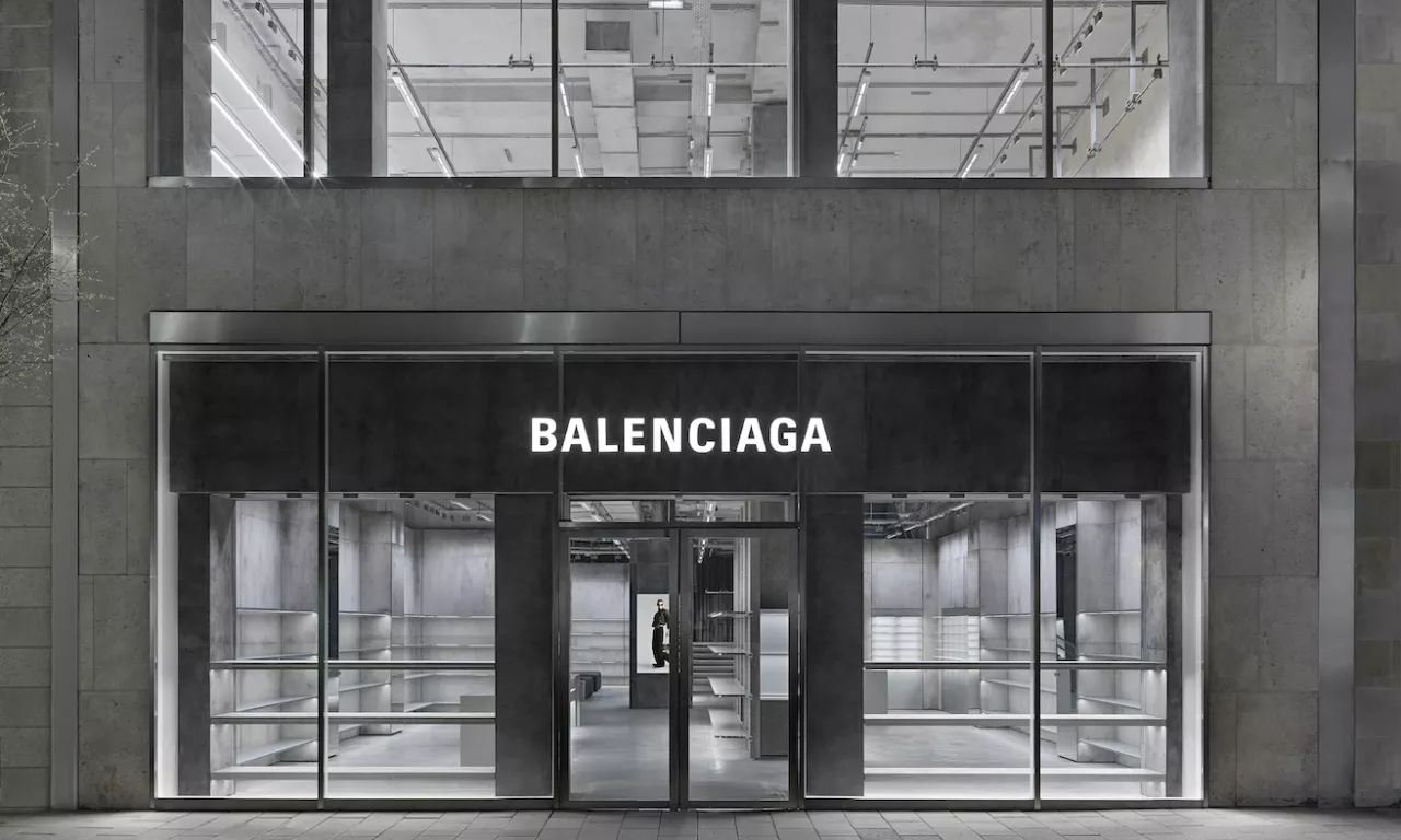 延续「原始视觉」，BALENCIAGA 在德国汉堡开设全新精品店