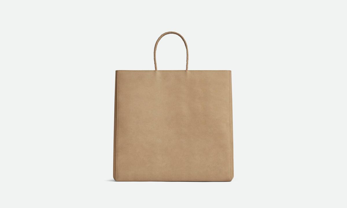 BOTTEGA VENETA 也加入「搞怪包款」阵营？