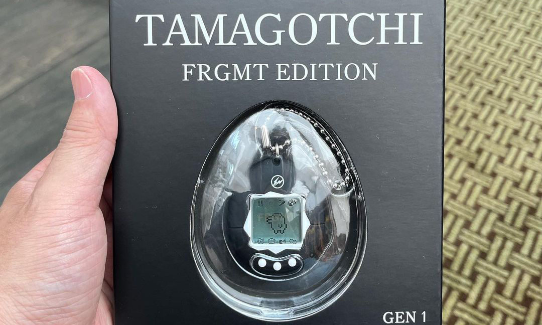 fragment design x BANDAI 合作款 Tamagotchi 亮相