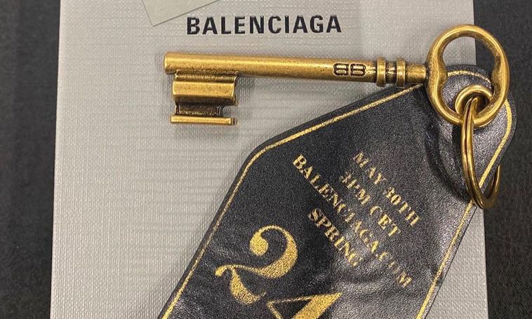 BALENCIAGA 2024 春季系列秀场邀请函长这样？