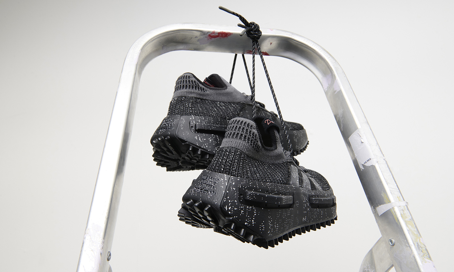 adidas Originals 携手艺术家 Cali DeWitt 为 NMD S1 带来重塑