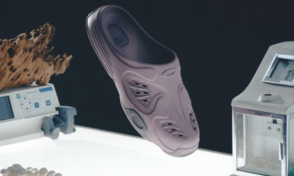 Brain Dead x Oakley Factory Team 推出实验性穆勒鞋