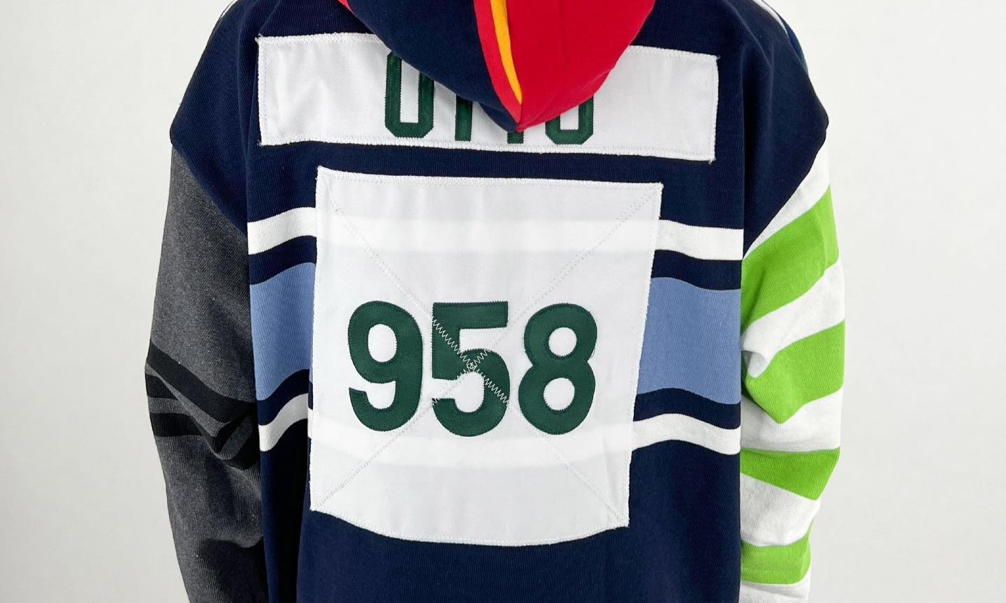 OTTO 958 即将发售橄榄球条纹连帽衫