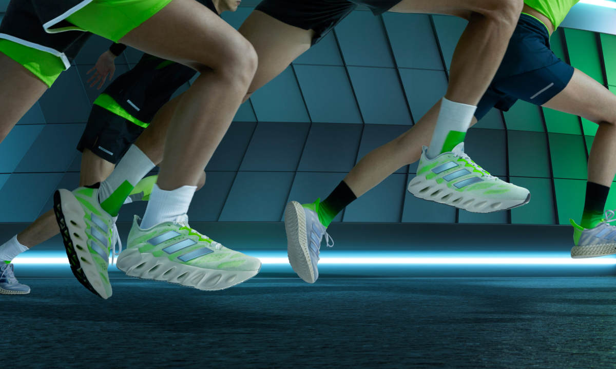 全新 adidas SWITCH FWD 和 4D FWD 与城市跑者并肩诠释跑者新态度