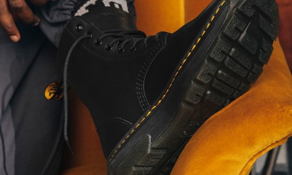 Dr. Martens 发布最轻量八孔马丁靴「CREWSON」