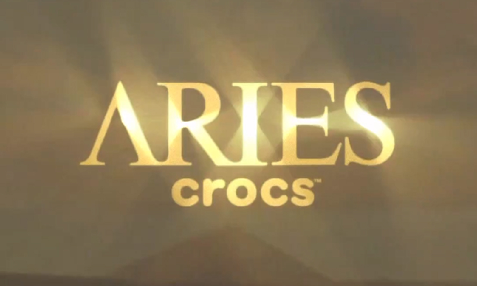 抢先预览 Aries x Crocs 合作鞋款