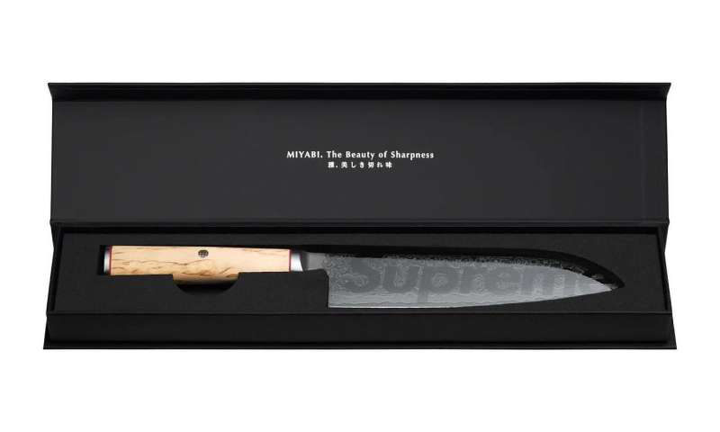 猎奇联名再袭来！Supreme 将推出合作款刀具