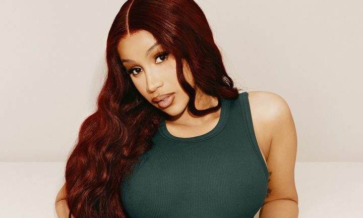 Cardi b 为 SKIMS 拍摄最新广告大片