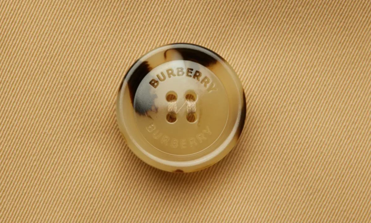 BURBERRY 与转售平台 Vestiaire Collective 展开合作