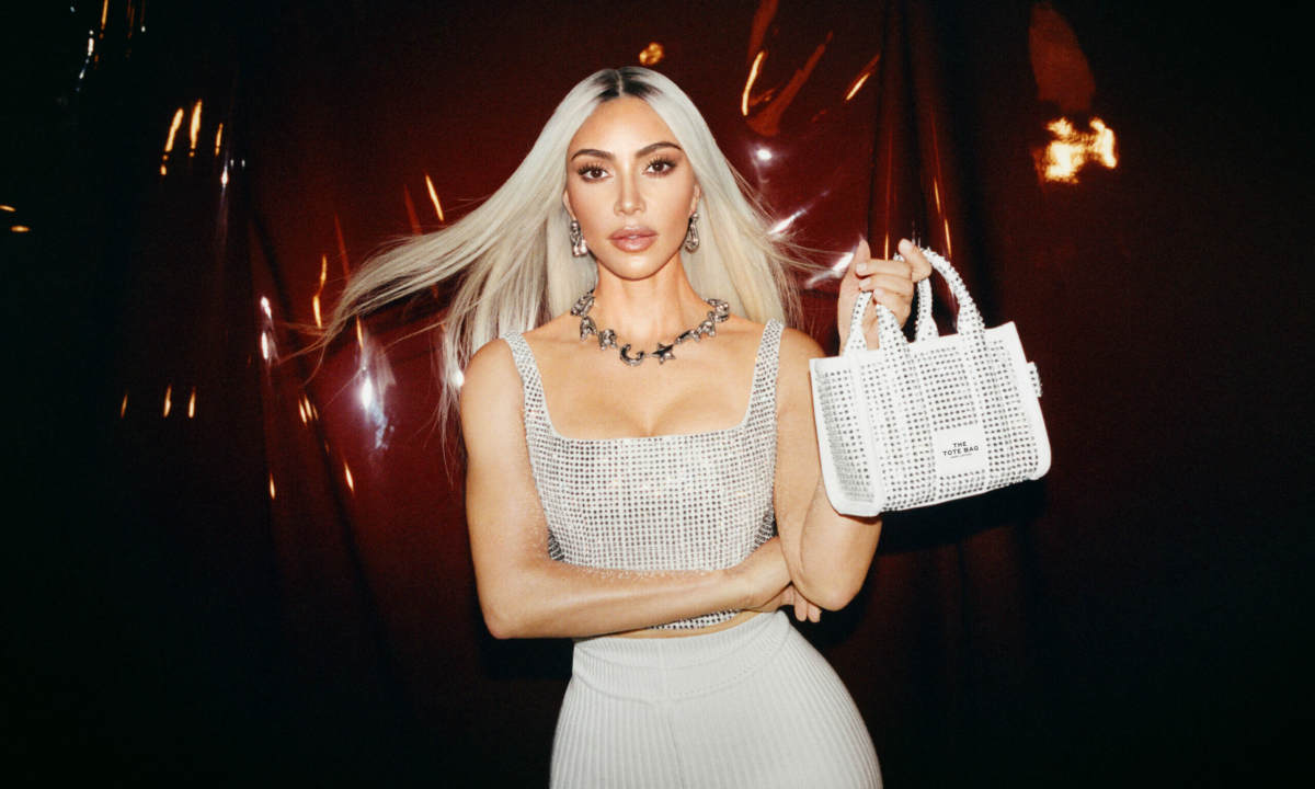 Kim Kardashian 出演 Marc Jacobs 2023 度假系列大片