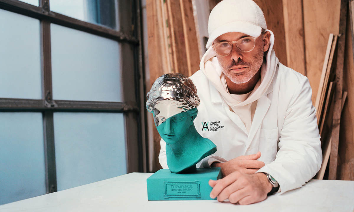 Tiffany & Co. 携手 Daniel Arsham 呈献联名 T1 系列手镯及半身雕像