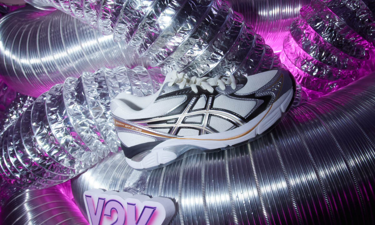 ASICS 打造 Y2K HYPERUNNING 重塑千禧街区活动