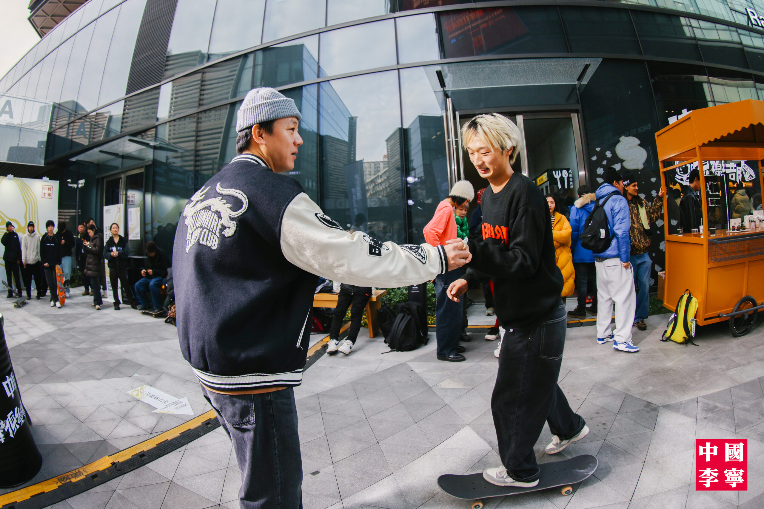 进入亿万少年俱乐部新年派对，就要穿上中国李宁的「新衣」 – NOWRE现客