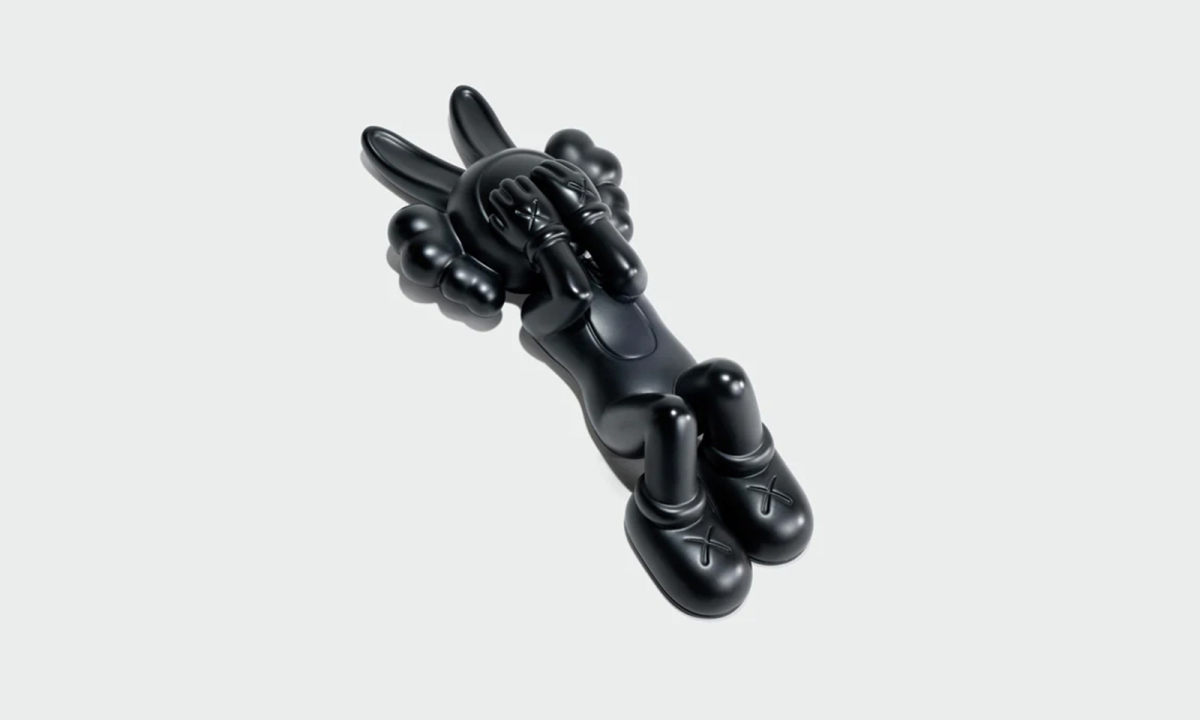 KAWS 发布「Calm Night」铜像雕塑