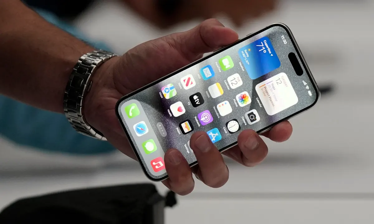 苹果手机登顶 2023 年度出货量排行榜