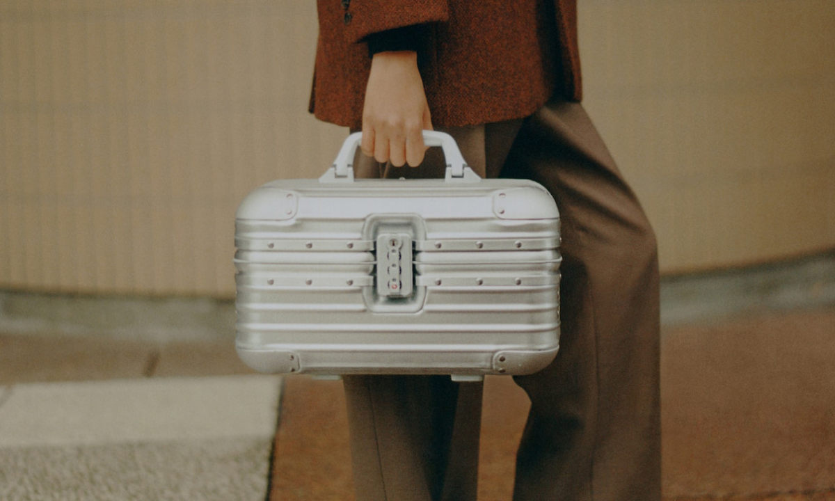 RIMOWA 推出全新化妆箱