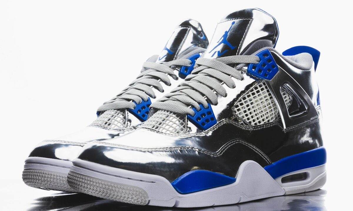 近距离欣赏 Air Jordan IV Super Bowl Chrome PE