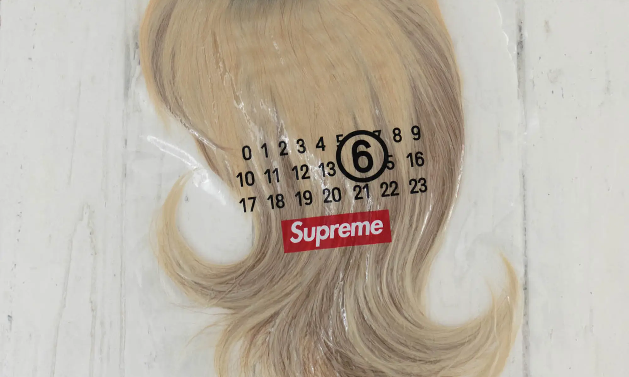 你猜 Supreme x MM6 为何要做一顶「假发」