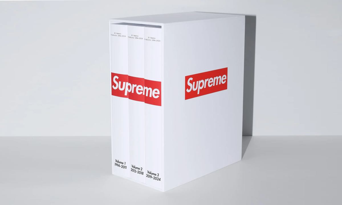 Supreme 推出《30 Years: T-Shirts 1994-2024》纪念书册