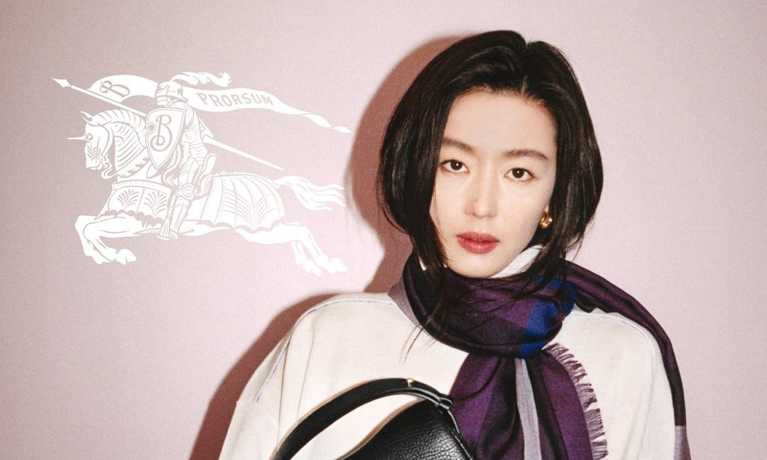 BURBERRY 推出 Daniel Lee 上任后的首个包袋广告